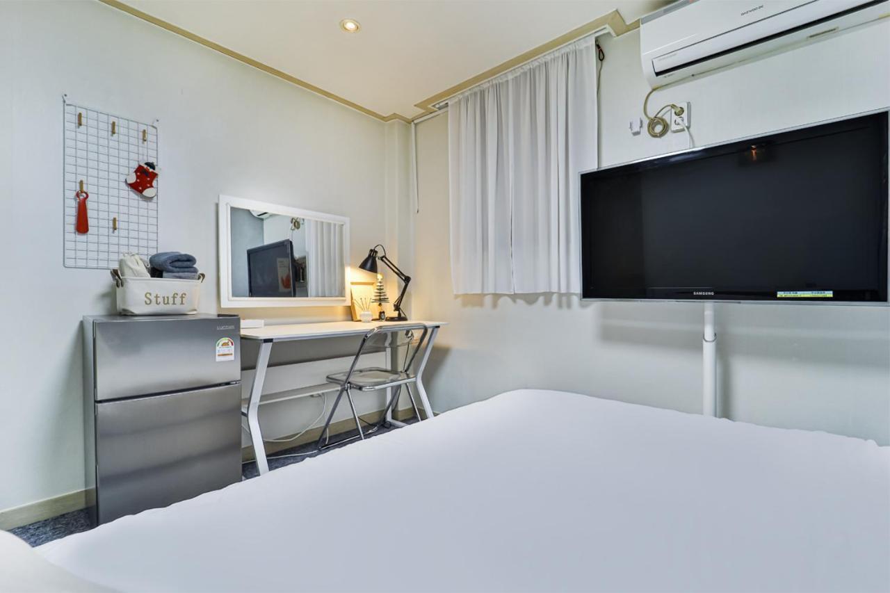 #hongdae 20min #gangnam 18min #sillim 3min #freeparking #airport Bus 5min Casa de hóspedes Seul