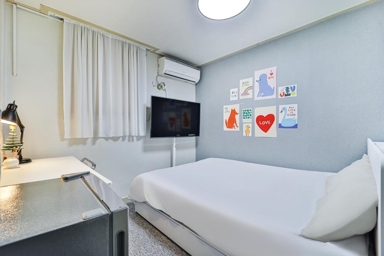 #hongdae 20min #gangnam 18min #sillim 3min #freeparking #airport Bus 5min Casa de hóspedes Seul