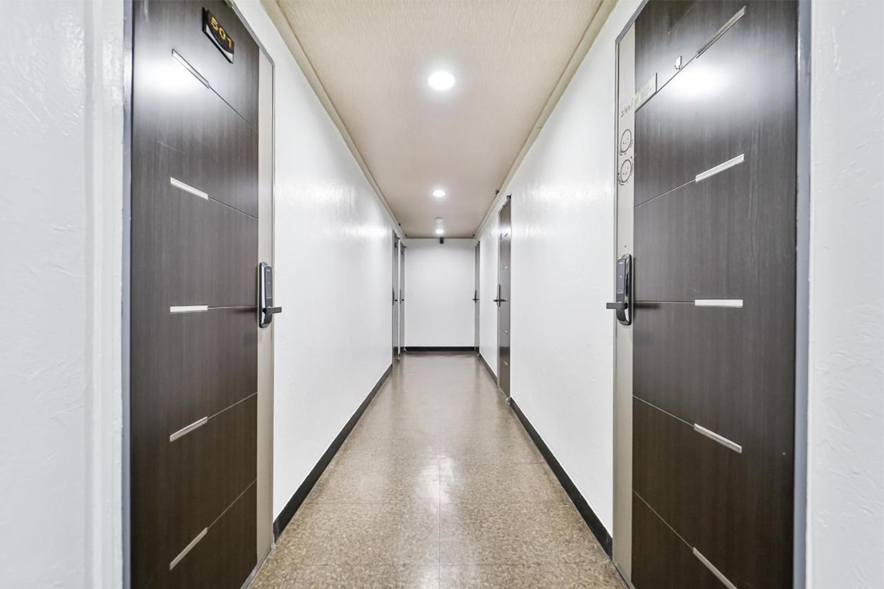 Casa de hóspedes #hongdae 20min #gangnam 18min #sillim 3min #freeparking #airport Bus 5min Seul